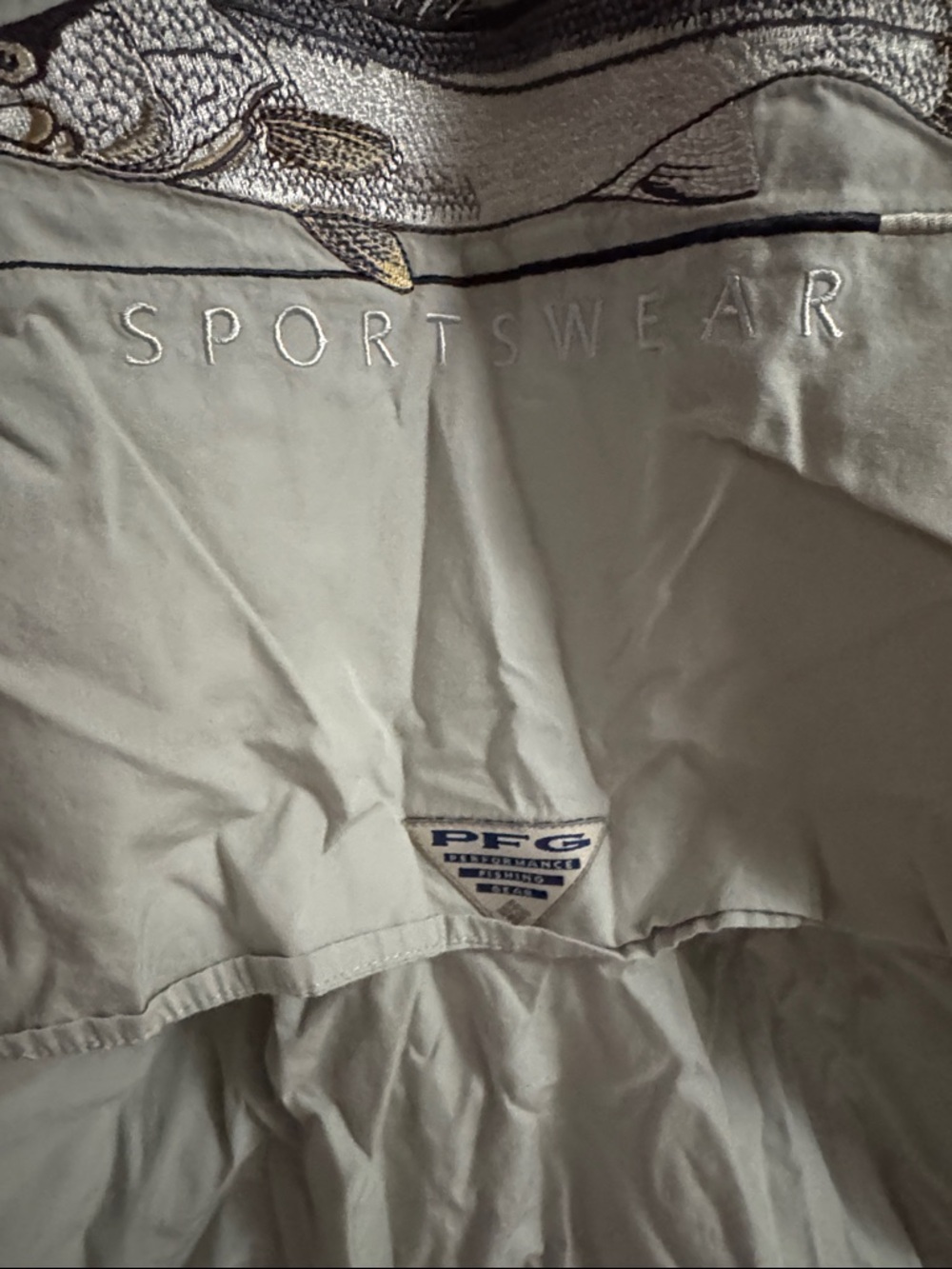 Columbia Light Khaki Fishing Shirt with Fish Graphic - Picture 7 of 7